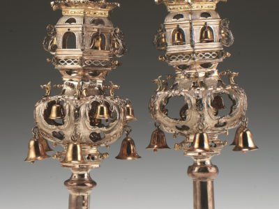 3 tiered hexagonal silver rimmonim with bells